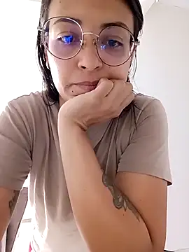 Snapshot of bri_ali chatting on 02-17-25, 02:04 bri ali online show from 02-17-25, 02:04