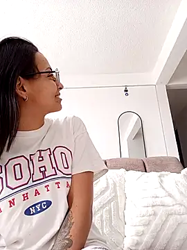 Snapshot of bri_ali chatting on 03-21-25, 05:02 bri ali online show from 03-21-25, 05:02