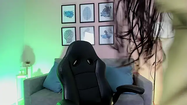 Snapshot of nina__dixon chatting on 12-17-25, 11:44 nina dixon online show from 12-17-25, 11:44