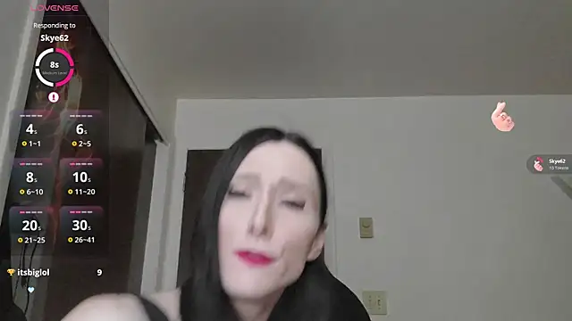 Snapshot of Ivyrose4999 chatting on 06-18-26, 02:54 Ivyrose4999 online show from 06-18-26, 02:54