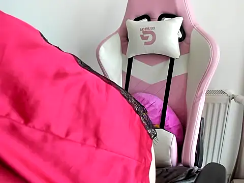 Snapshot of LadyLyanna chatting on 02-10-25, 07:58 LadyLyanna online show from 02-10-25, 07:58