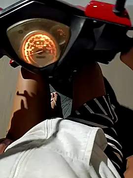 Snapshot of cenicienta_20 chatting on 03-18-25, 04:58 cenicienta 20 online show from 03-18-25, 04:58