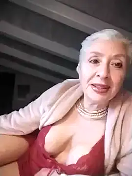 Snapshot of divinaerotica chatting on 02-21-25, 04:37 divinaerotica online show from 02-21-25, 04:37