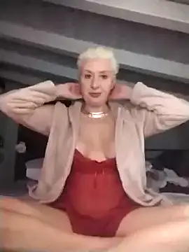 Snapshot of divinaerotica chatting on 02-26-25, 05:50 divinaerotica online show from 02-26-25, 05:50