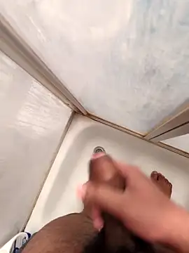 Snapshot of Heavy_Daddyy chatting on 03-15-25, 03:06 Heavy Daddyy online show from 03-15-25, 03:06