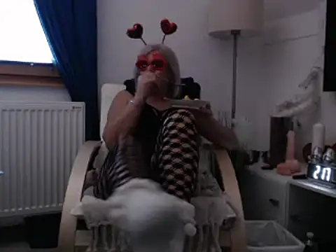 Snapshot of Juliana60 chatting on 02-17-25, 12:38 Juliana60 online show from 02-17-25, 12:38