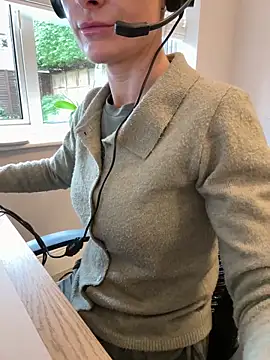 Phoebe Lily online show from 10-29-25, 10:17