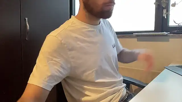 Snapshot of bullyboyy chatting on 02-27-25, 06:50 bullyboyy online show from 02-27-25, 06:50