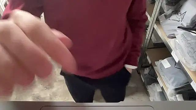 Snapshot of bullyboyy chatting on 11-11-25, 07:47 bullyboyy online show from 11-11-25, 07:47