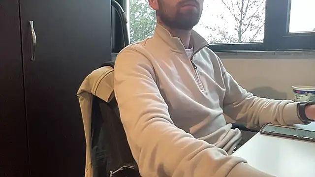 Snapshot of bullyboyy chatting on 11-19-25, 08:14 bullyboyy online show from 11-19-25, 08:14