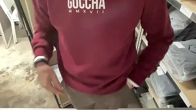 Snapshot of bullyboyy chatting on 11-25-25, 07:36 bullyboyy online show from 11-25-25, 07:36