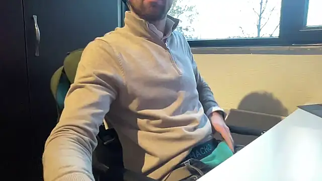 Snapshot of bullyboyy chatting on 12-04-25, 03:10 bullyboyy online show from 12-04-25, 03:10