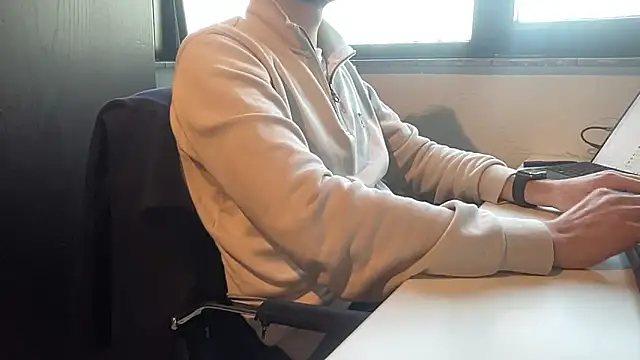 Snapshot of bullyboyy chatting on 12-15-25, 09:46 bullyboyy online show from 12-15-25, 09:46