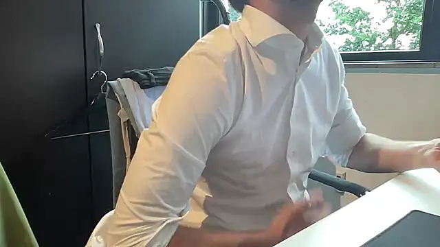 Snapshot of bullyboyy chatting on 07-06-26, 07:16 bullyboyy online show from 07-06-26, 07:16