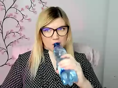 Lola moree online show from 12-17-25, 12:55