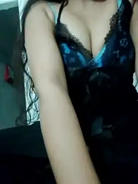 Snapshot of saaniya chatting on 11-15-25, 09:39 saaniya online show from 11-15-25, 09:39