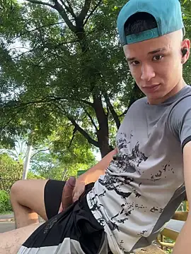 arevalo1124 online show from 10-22-25, 09:47