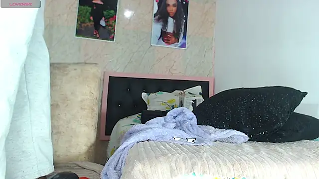 k stormi  online show from 11-08-25, 01:28