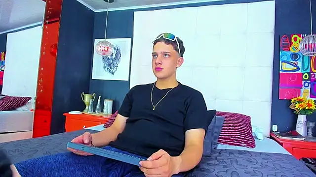 Snapshot of Thomas_May4rs chatting on 03-13-25, 04:38 Thomas May4rs online show from 03-13-25, 04:38