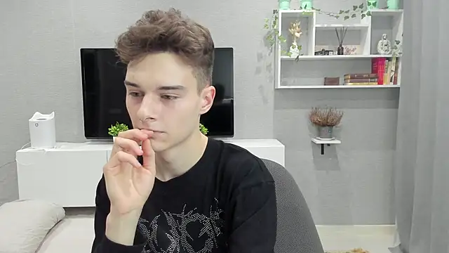 Snapshot of avegothy- chatting on 01-30-25, 11:44 avegothy- online show from 01-30-25, 11:44