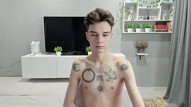 Snapshot of avegothy- chatting on 02-11-25, 08:05 avegothy- online show from 02-11-25, 08:05