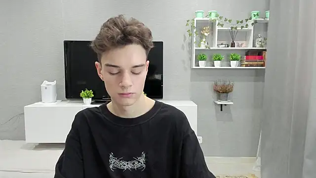 Snapshot of avegothy- chatting on 02-14-25, 12:36 avegothy- online show from 02-14-25, 12:36