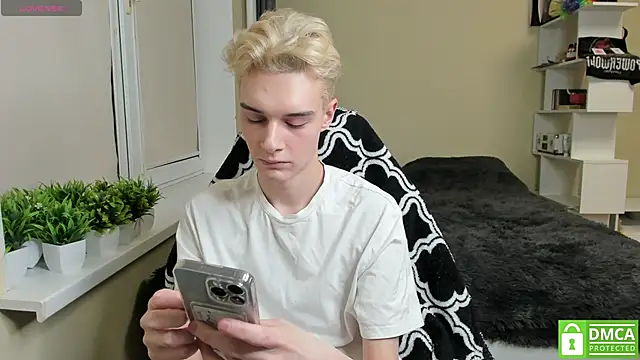 Snapshot of avegothy- chatting on 03-18-25, 04:15 avegothy- online show from 03-18-25, 04:15