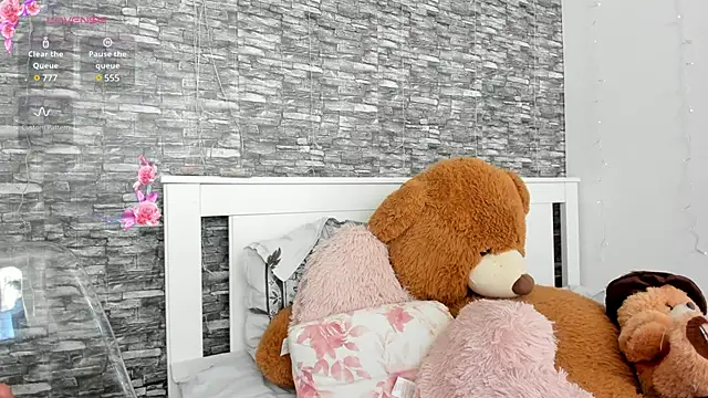 Snapshot of KairraPotts chatting on 02-13-25, 04:00 KairraPotts online show from 02-13-25, 04:00