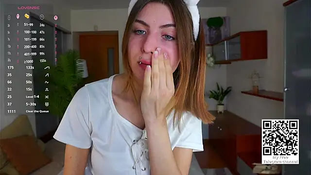 ErlinaBuoy online show from 11-20-25, 07:19