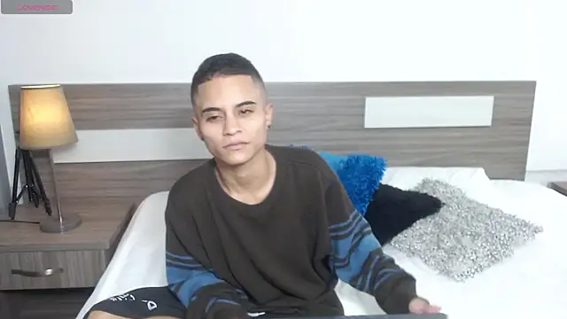 Liiamthompson online show from 11-08-25, 10:48