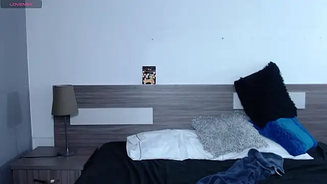 Liiamthompson online show from 11-15-25, 07:10