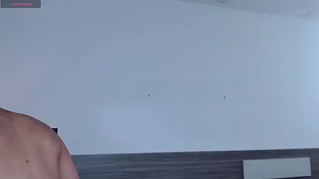 Liiamthompson online show from 11-24-25, 11:37