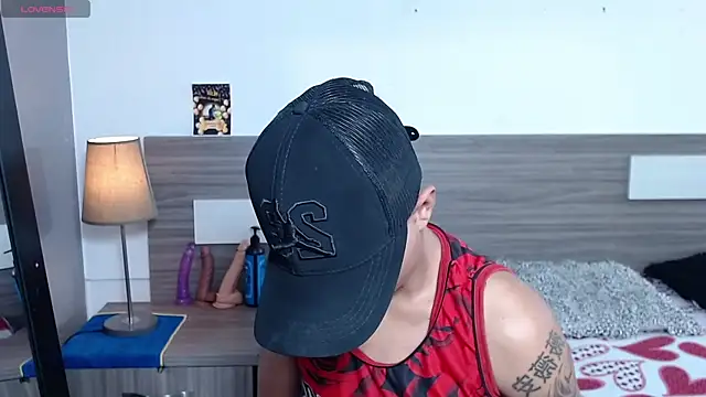 Liiamthompson online show from 11-26-25, 09:10