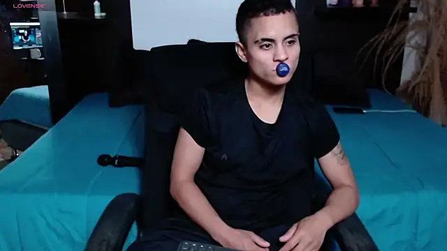 Liiamthompson online show from 04-25-26, 12:46