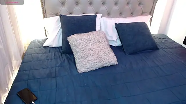 Liiamthompson online show from 05-25-26, 01:55