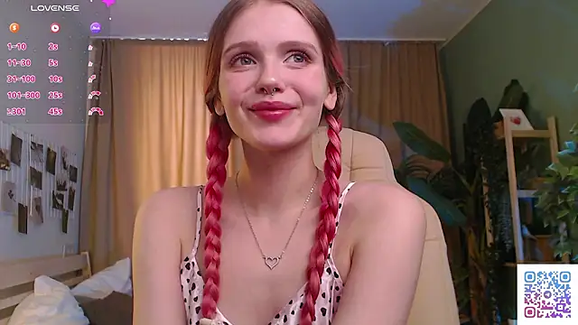 Gretchen Mol online show from 03-11-26, 07:36