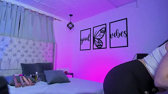 nicolee millerr online show from 04-25-26, 12:52