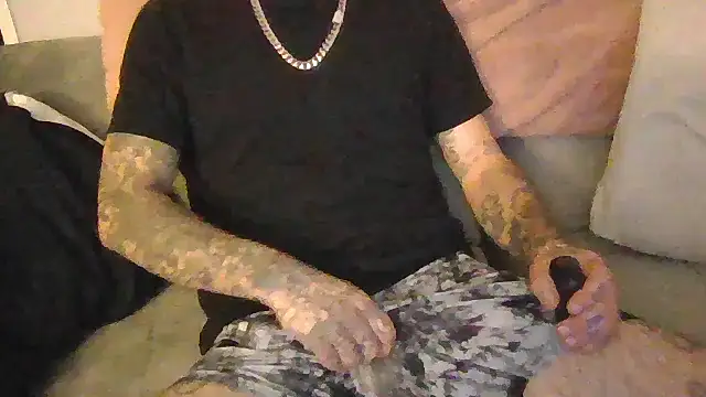 cruz815 online show from 11-22-25, 01:48