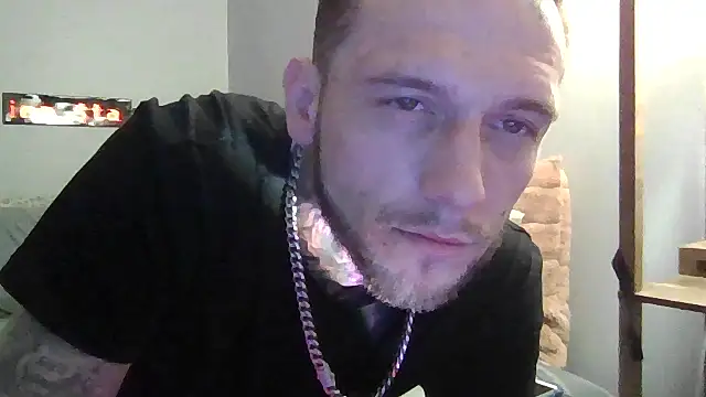 Snapshot of cruz815 chatting on 05-12-26, 01:03 cruz815 online show from 05-12-26, 01:03