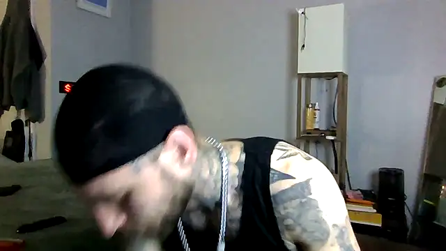 Snapshot of cruz815 chatting on 05-21-26, 02:40 cruz815 online show from 05-21-26, 02:40