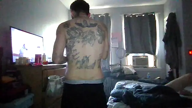Snapshot of cruz815 chatting on 05-28-26, 10:34 cruz815 online show from 05-28-26, 10:34