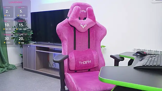 Snapshot of MilaStoyne chatting on 09-11-25, 06:13 MilaStoyne online show from 09-11-25, 06:13