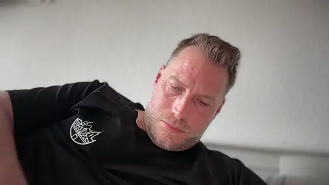 Christian87xxx online show from 04-18-26, 04:33