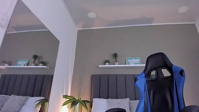 alessia leroy online show from 03-29-26, 01:11