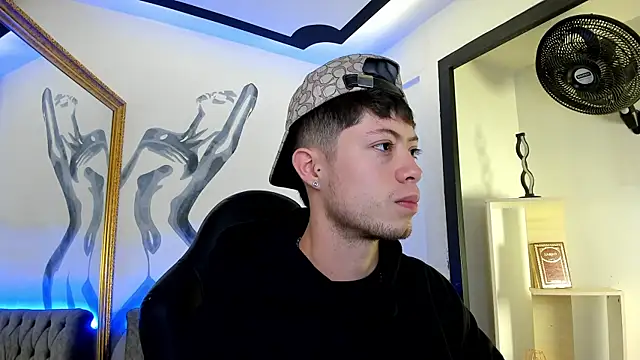 Snapshot of marcuscollins1_ chatting on 07-18-26, 12:09 marcuscollins1 online show from 07-18-26, 12:09