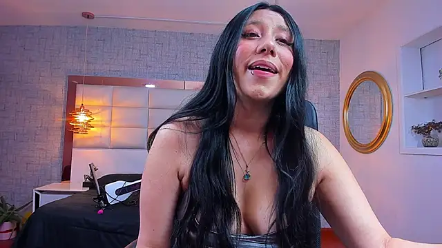 Nohemi louse online show from 04-26-26, 07:11