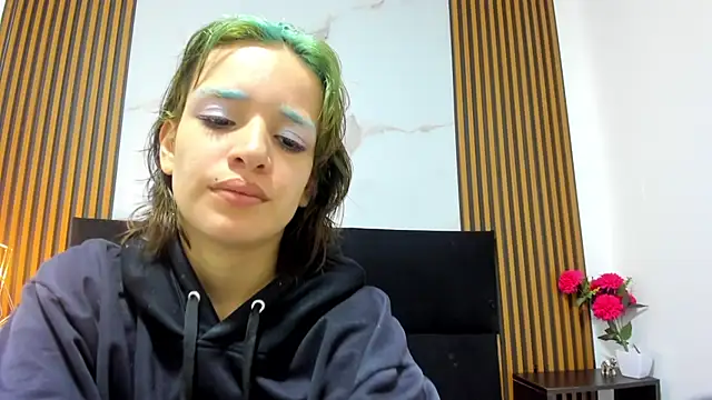 Snapshot of Annyrosee chatting on 09-27-25, 02:11 Annyrosee online show from 09-27-25, 02:11