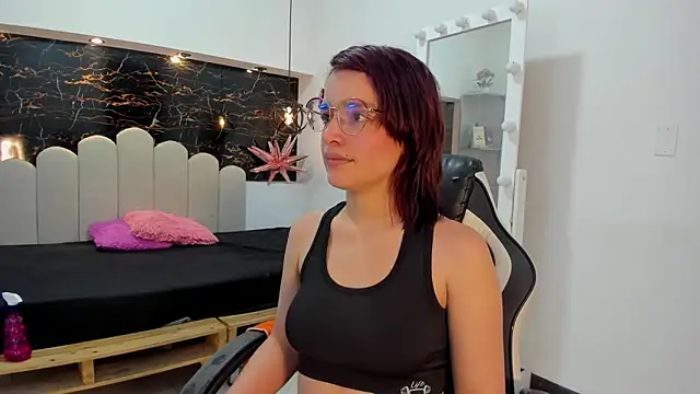 Annyrosee online show from 11-24-25, 08:19