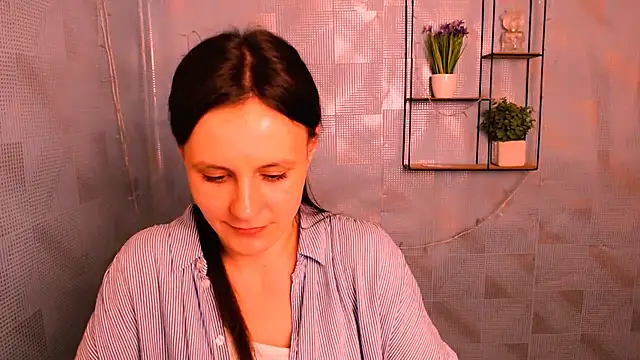 Snapshot of ValeriaHeart_ chatting on 02-04-25, 03:47 ValeriaHeart online show from 02-04-25, 03:47