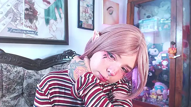 Snapshot of AriYokai chatting on 10-16-25, 01:17 AriYokai online show from 10-16-25, 01:17